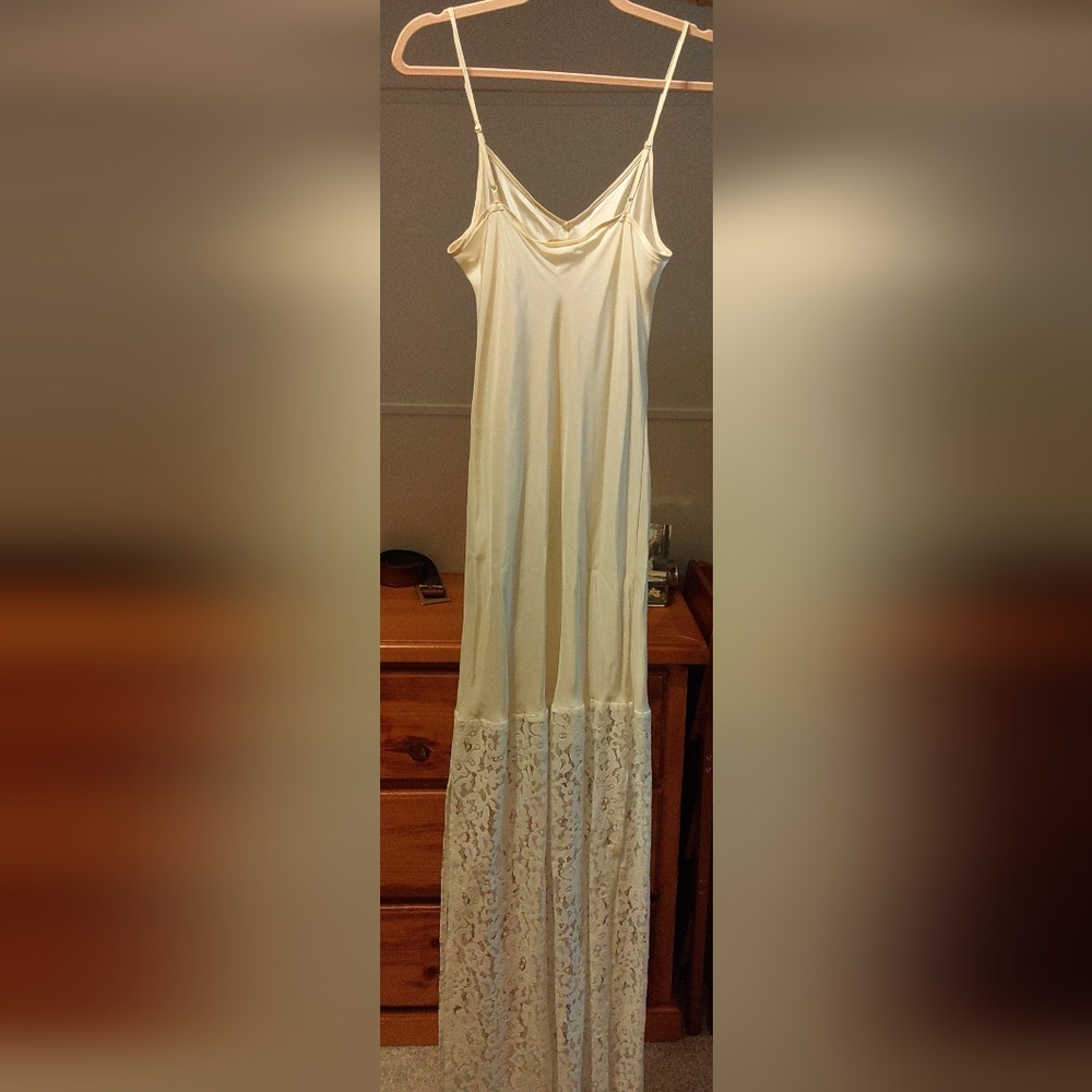 Elegant White Silk And Lace Dress Gold Hawk New With Tag